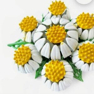 BUNDLE SALE ITEM..3 FOR $17...Vintage Daisy Brooch